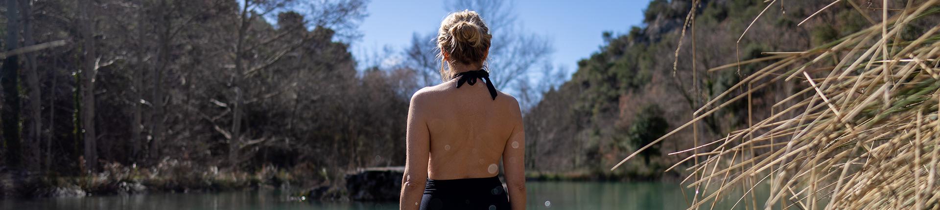 Image femme dans un lac